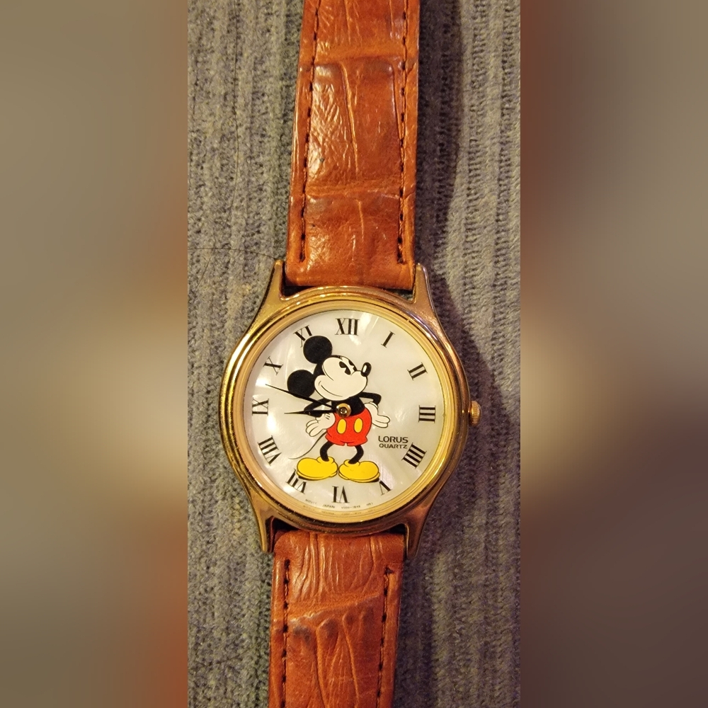 Lorus Mickey Mouse Gold Tone Watch with Brown Leather Strap Not Working